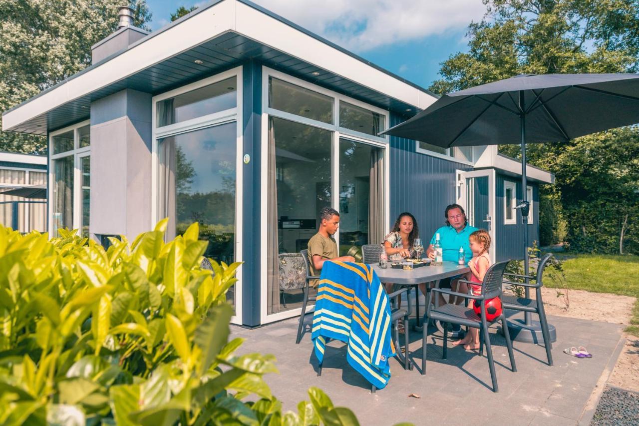 Europarcs De Biesbosch Hotel Willemsdorp Bagian luar foto