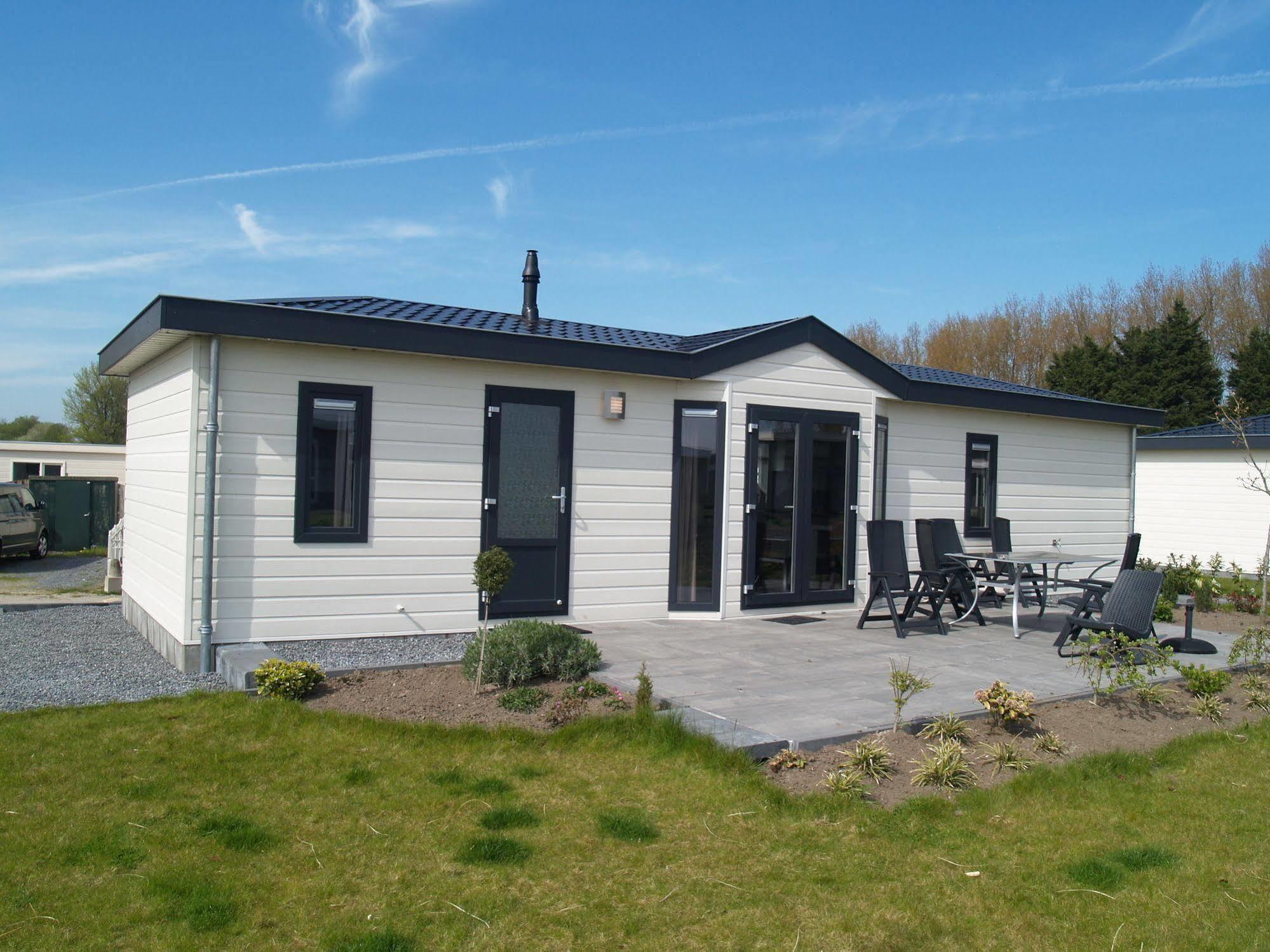 Europarcs De Biesbosch Hotel Willemsdorp Bagian luar foto