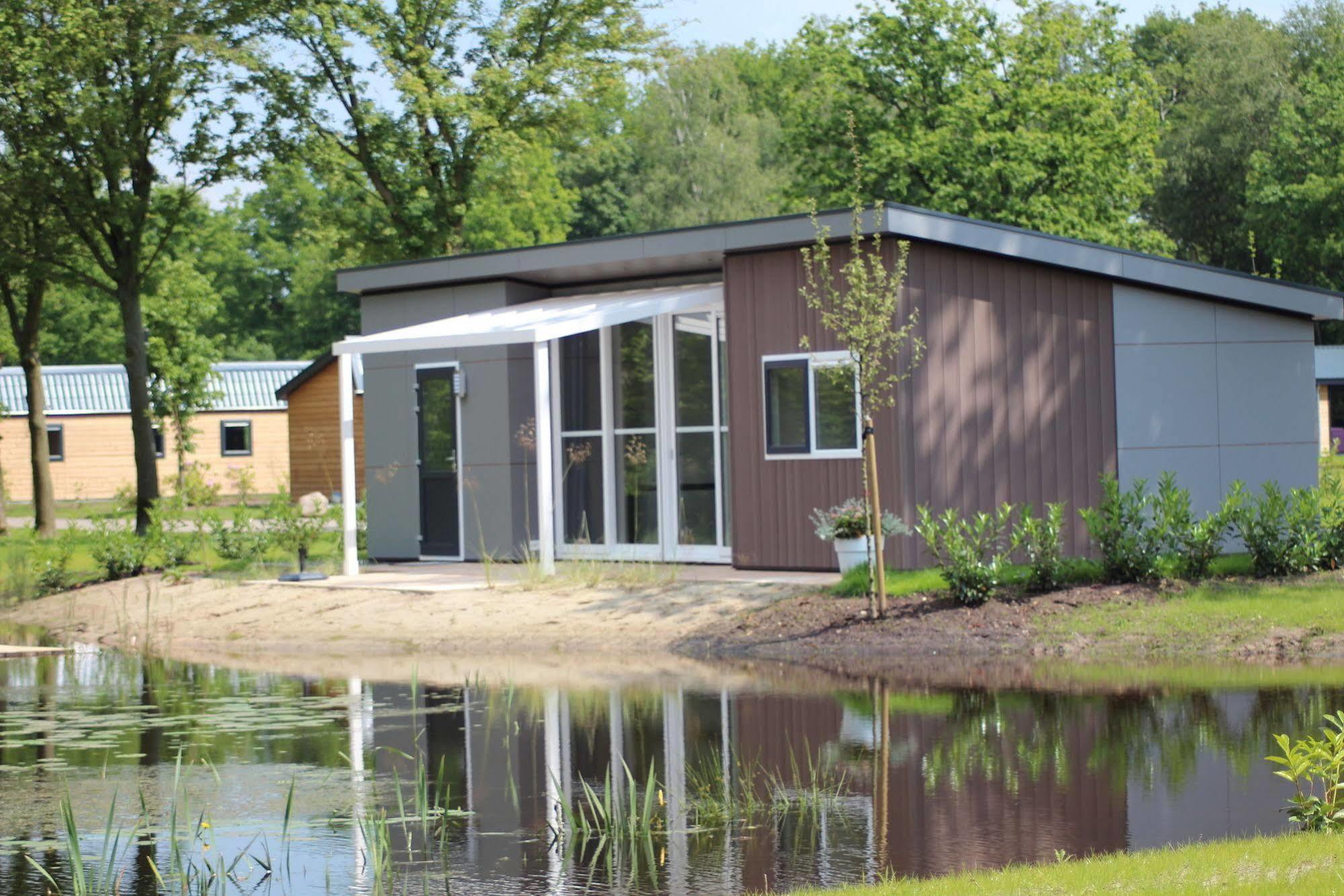 Europarcs De Biesbosch Hotel Willemsdorp Bagian luar foto