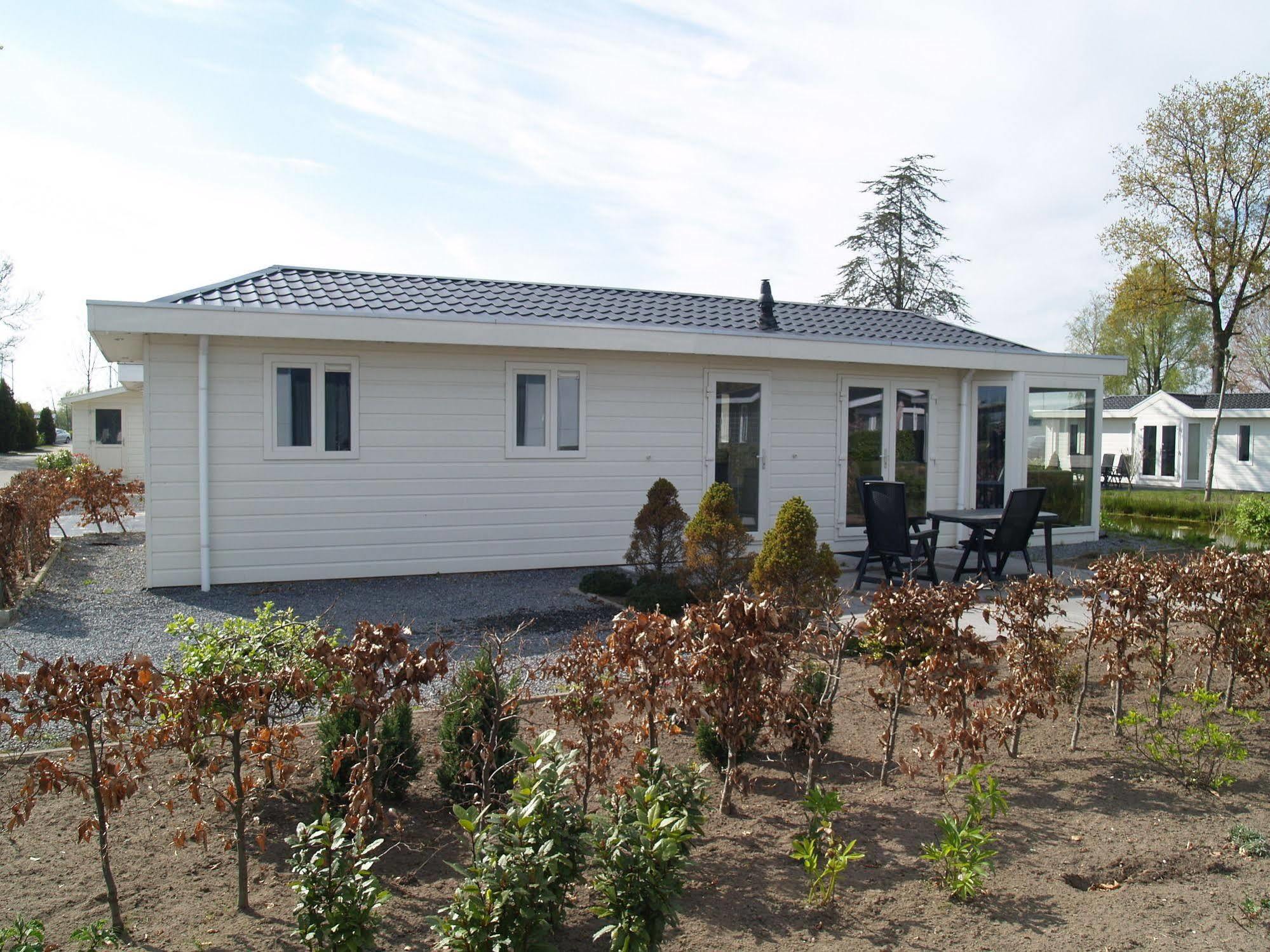 Europarcs De Biesbosch Hotel Willemsdorp Bagian luar foto