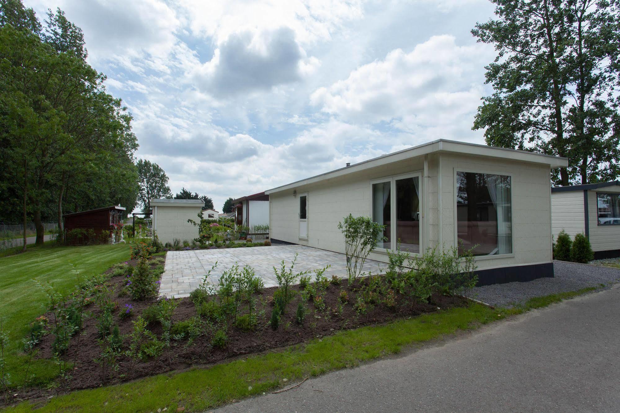 Europarcs De Biesbosch Hotel Willemsdorp Bagian luar foto